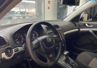 Подержанный автомобиль Skoda Octavia Liftback 2012 года (13 фото)