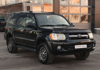 Подержанный автомобиль Toyota Sequoia 2004 года (3 фото)