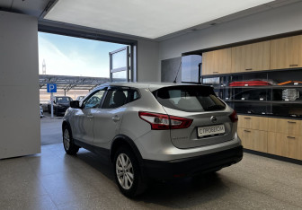 Подержанный автомобиль Nissan Qashqai 2016 года (6 фото)