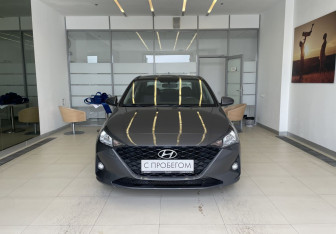 Подержанный автомобиль Hyundai Solaris Sedan 2021 года (2 фото)