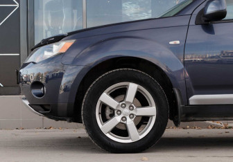 Подержанный автомобиль Mitsubishi Outlander 2008 года (9 фото)