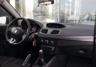 Подержанный автомобиль Renault Fluence 2013 года (10 фото)