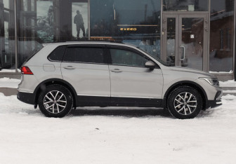 Подержанный автомобиль Volkswagen Tiguan 2021 года (4 фото)