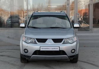 Подержанный автомобиль Mitsubishi Outlander 2008 года (2 фото)