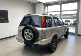 Подержанный автомобиль Honda CR-V 1998 года (5 фото)