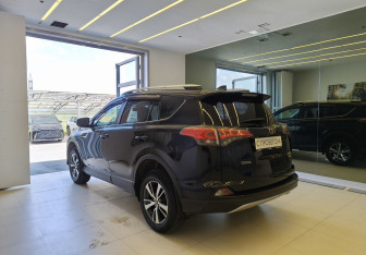 Подержанный автомобиль Toyota RAV4 2018 года (6 фото)