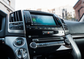 Подержанный автомобиль Toyota Land Cruiser Suv 2012 года (25 фото)