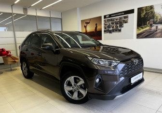 Подержанный автомобиль Toyota RAV4 2020 года (4 фото)