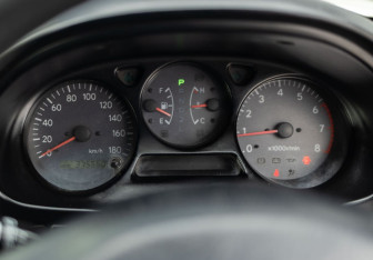 Подержанный автомобиль Toyota Caldina 2000 года (11 фото)