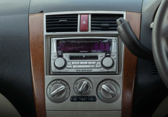 Подержанный автомобиль Mitsubishi Colt Wagon 2006 года (13 фото)