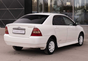 Подержанный автомобиль Toyota Corolla Sedan 2001 года (5 фото)