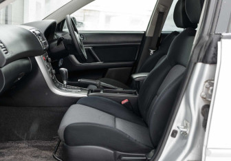 Подержанный автомобиль Subaru Legacy Sedan 2003 года (17 фото)