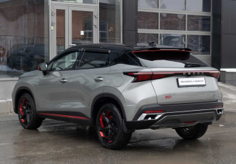 Подержанный автомобиль Omoda C5 2022 года (7 фото)