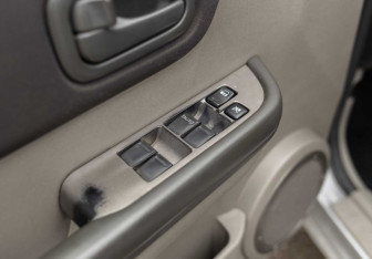 Подержанный автомобиль Nissan X-Trail 2005 года (17 фото)