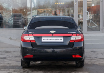 Подержанный автомобиль Chevrolet Epica 2010 года (6 фото)