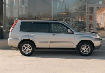 Подержанный автомобиль Nissan X-Trail 2004 года (4 фото)