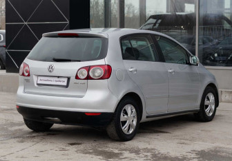 Подержанный автомобиль Volkswagen Golf Plus 2011 года (5 фото)