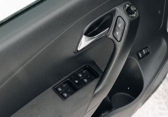 Подержанный автомобиль Volkswagen Polo Sedan 2012 года (15 фото)