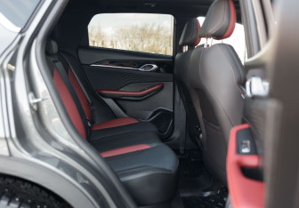 Подержанный автомобиль Geely Coolray 2024 года (19 фото)