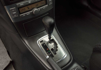 Подержанный автомобиль Toyota Avensis Sedan 2005 года (16 фото)