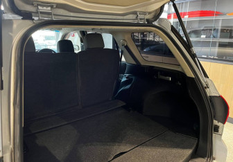 Подержанный автомобиль Nissan Wingroad 2010 года (15 фото)