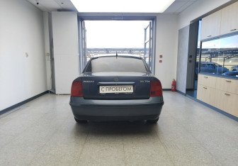 Подержанный автомобиль Volkswagen Passat Sedan 1998 года (5 фото)