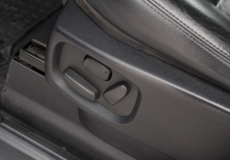 Подержанный автомобиль Land Rover Discovery 2013 года (22 фото)