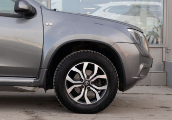 Подержанный автомобиль Nissan Terrano 2016 года (9 фото)