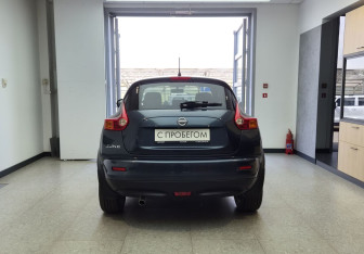 Подержанный автомобиль Nissan Juke 2011 года (5 фото)