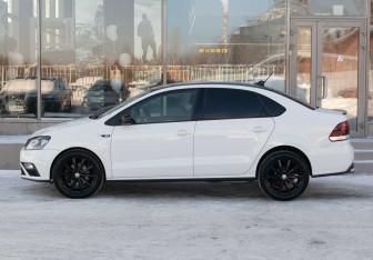 Подержанный автомобиль Volkswagen Polo Sedan 2018 года (8 фото)