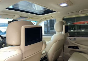 Подержанный автомобиль Lexus LX 2014 года (20 фото)