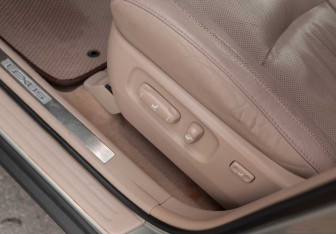 Подержанный автомобиль Lexus RX 2007 года (18 фото)