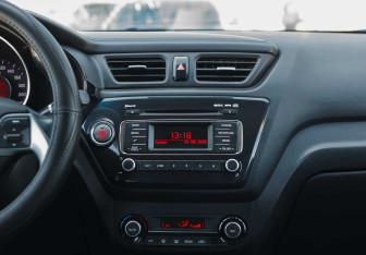 Подержанный автомобиль Kia Rio Sedan 2015 года (14 фото)