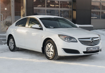 Подержанный автомобиль Opel Insignia Liftback 2014 года (3 фото)