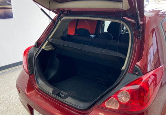 Подержанный автомобиль Nissan Tiida Hatchback 2008 года (14 фото)