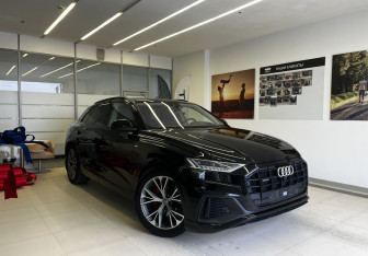 Подержанный автомобиль Audi Q8 2020 года (3 фото)