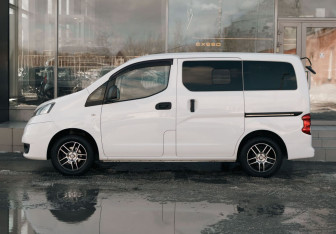 Подержанный автомобиль Nissan NV200 2014 года (8 фото)