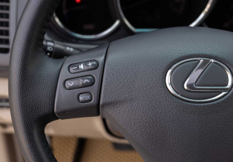 Подержанный автомобиль Lexus RX 2005 года (12 фото)