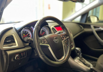 Подержанный автомобиль Opel Astra Hatchback 2014 года (9 фото)