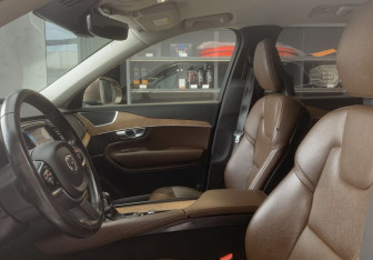 Подержанный автомобиль Volvo XC90 2017 года (9 фото)