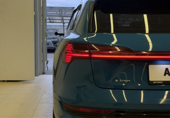 Подержанный автомобиль Audi e-tron 2020 года (8 фото)