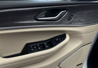 Подержанный автомобиль Jeep Grand Cherokee 2022 года (15 фото)