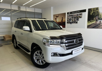 Подержанный автомобиль Toyota Land Cruiser Suv 2018 года (4 фото)