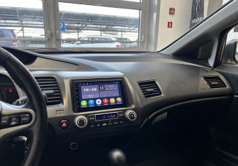 Подержанный автомобиль Honda Civic Sedan 2009 года (8 фото)