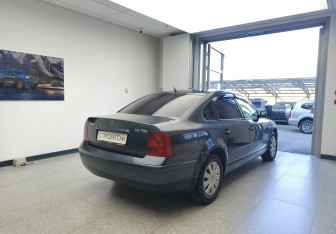 Подержанный автомобиль Volkswagen Passat Sedan 1998 года (4 фото)