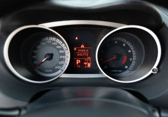 Подержанный автомобиль Mitsubishi Outlander 2008 года (13 фото)