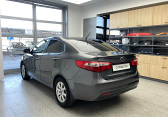 Подержанный автомобиль Kia Rio Hatchback 2012 года (7 фото)