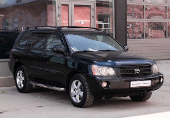 Подержанный автомобиль Toyota Highlander 2001 года (3 фото)