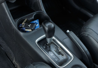 Подержанный автомобиль Mitsubishi Outlander 2013 года (16 фото)