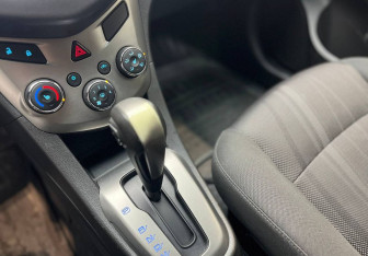 Подержанный автомобиль Chevrolet Aveo Sedan 2014 года (8 фото)